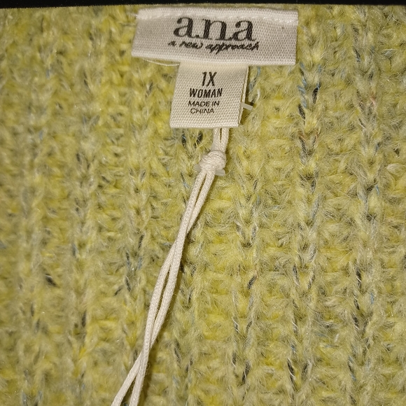 Plus size a.n.a sleeveless sweater pull over vest. Womens 1X. - Picture 5 of 6